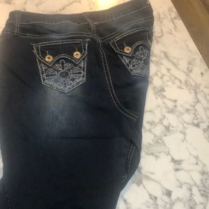 White stitched straight leg woman’s jeans bling